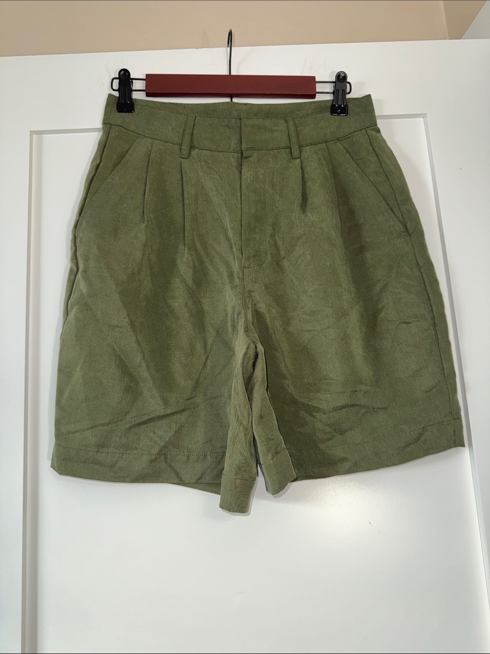 GAP Women’s Olive Tencel Silky Flat-Front Shorts Sz 2